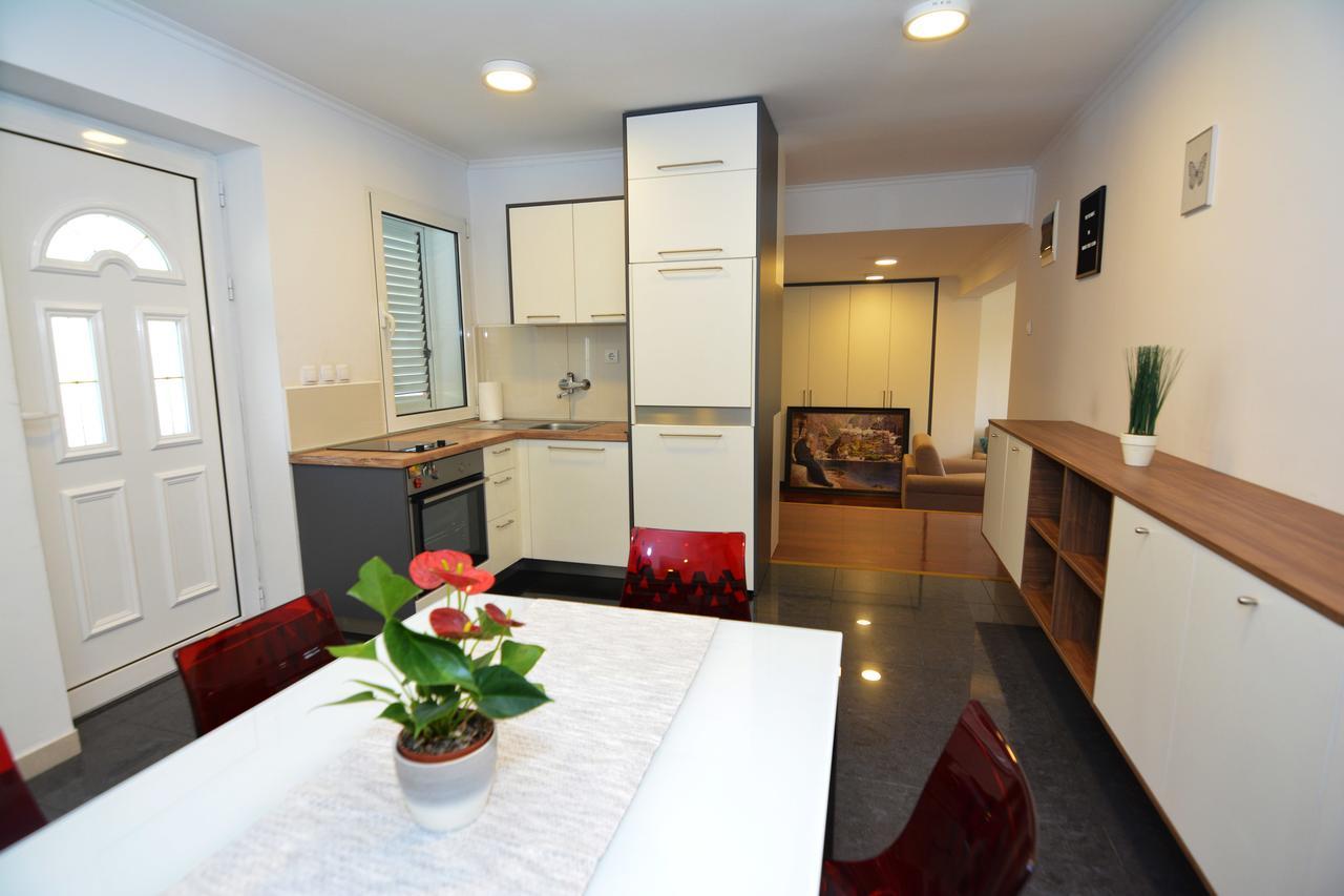 Tropicoco Apartments Tivat Eksteriør billede